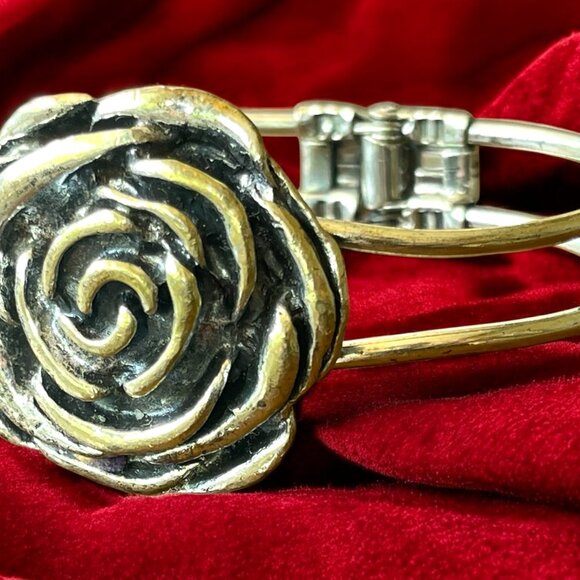 🌹 Vintage Silver Metal Rose Cuff Bracelet - Picture 3 of 10